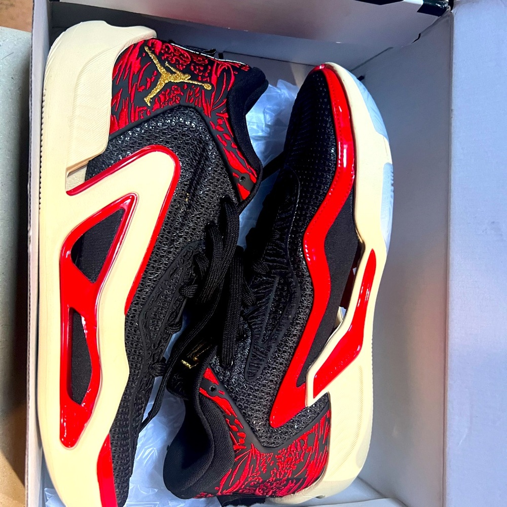 Men’s Size 9 “The Tatum 1 Zoo”.